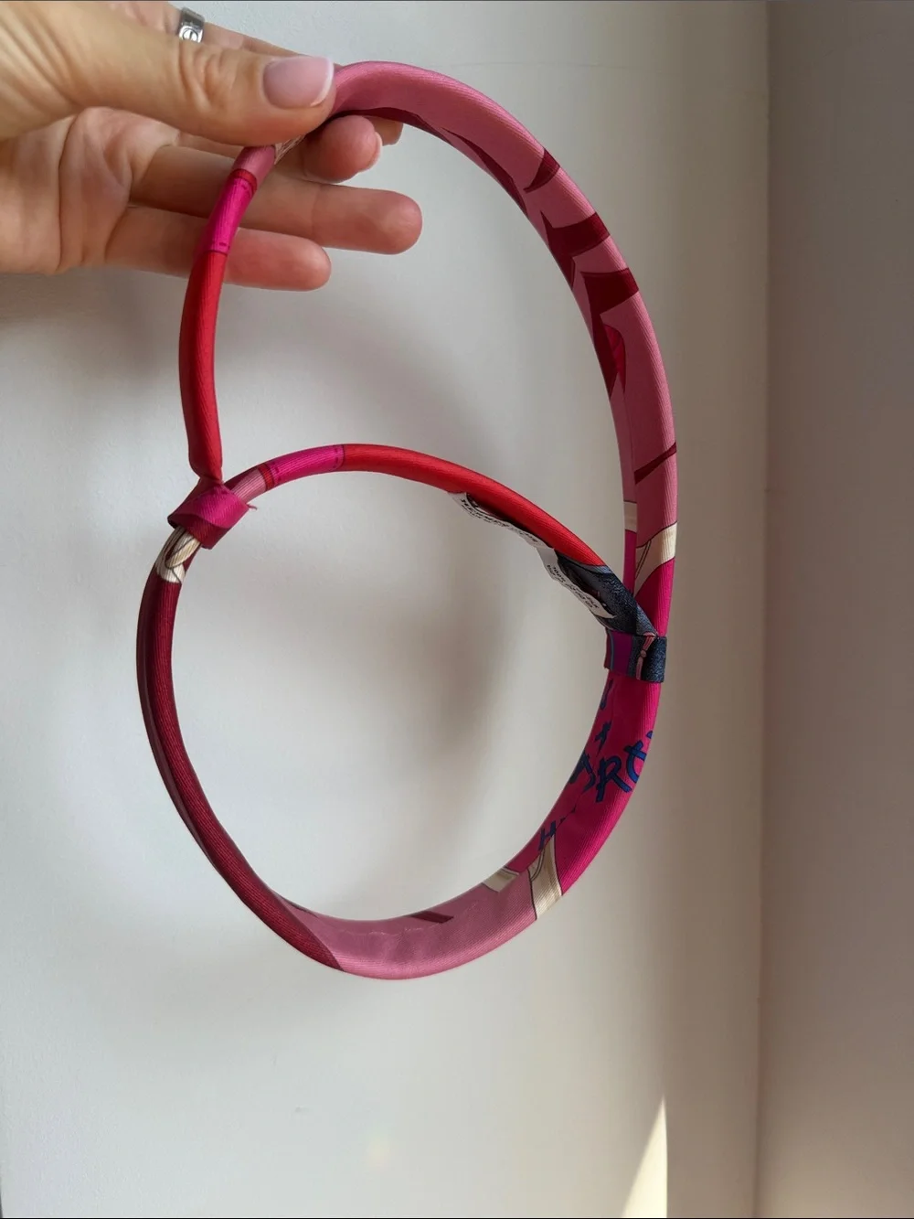 Hermes pre owed 100% silk hairband. One size
